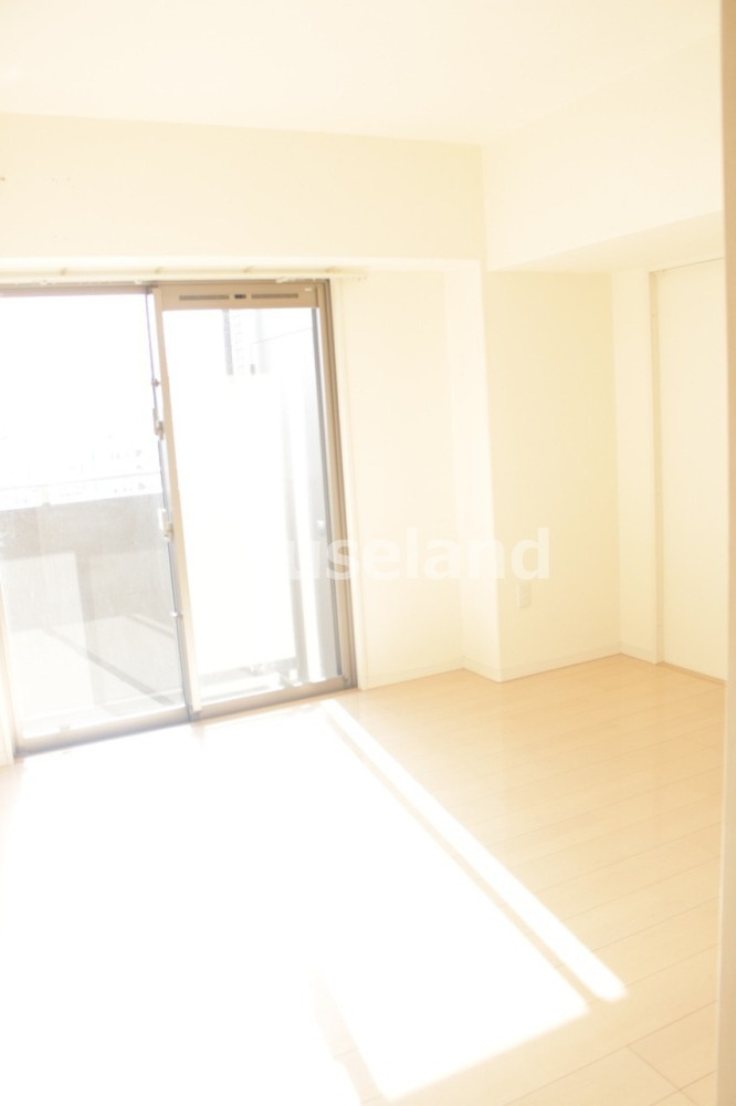 サーパス和歌山駅前の洋室