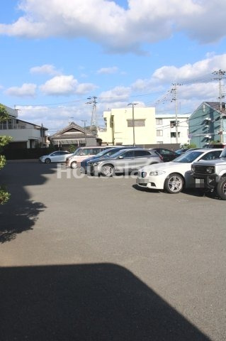 サーパス和歌山駅前の駐車場