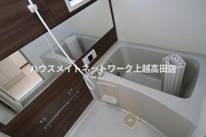 ロイヤルガーデン子安 Ｃの浴室|追焚機能付