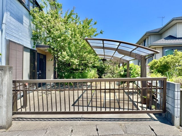 水戸市平須町中古戸建の駐車場