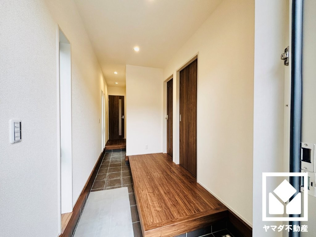 大津市錦織１丁目　1号棟の玄関|
