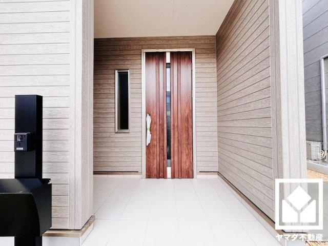 大津市錦織１丁目　3号棟の玄関