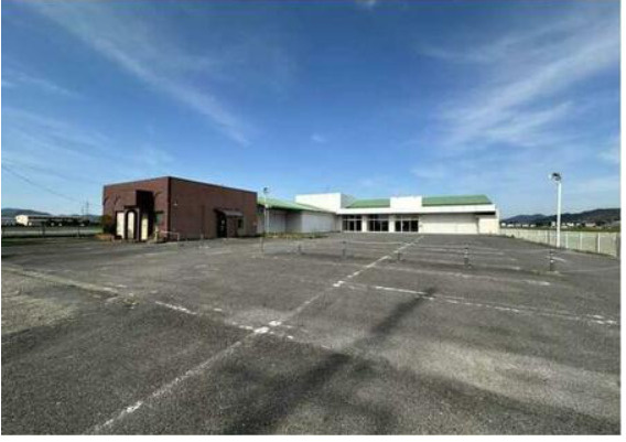 近江八幡市東横関町の店舗事務所の駐車場