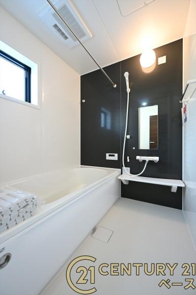 リーブルガーデン西木辻町 ２号棟 ／新築一戸建の浴室|■現地撮影写真■ゆったりしたサイズの浴室！足を伸ばしての入浴は疲れも癒してくれます！