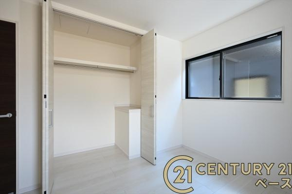 リーブルガーデン西木辻町 ２号棟 ／新築一戸建の収納|■現地撮影写真■冬物のコートや季節のものなどたくさんしまえる広さ！
