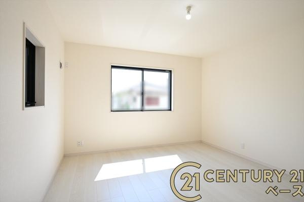 リーブルガーデン西木辻町 ２号棟 ／新築一戸建の洋室|■現地撮影写真■明るい雰囲気の洋室です！