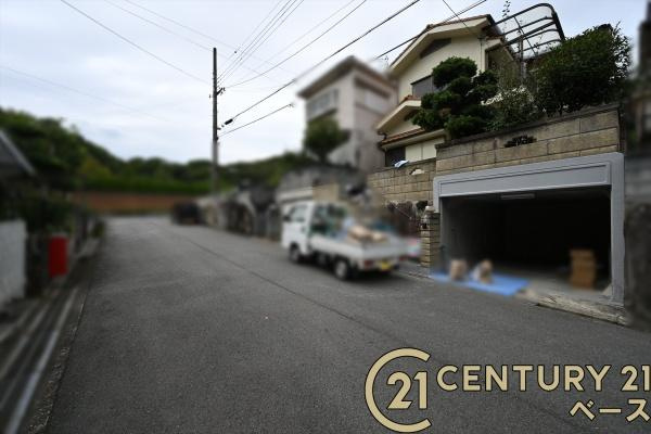 柏原市高井田　一戸建の前面道路含む現地写真