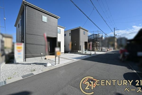 リーブルガーデン三輪 ３号棟 ／新築一戸建の前面道路含む現地写真|■現地撮影写真■スーパーなど商業施設が徒歩圏内に近接しています。