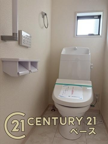 リーブルガーデン三輪 ２号棟 ／新築一戸建のトイレ|■現地撮影写真■フチなし＆トルネード洗浄でお掃除も楽らく！ウォシュレット付きです！