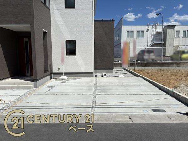 リーブルガーデン三輪 ２号棟 ／新築一戸建の駐車場|■現地撮影写真■駐車スペース２台分完備！