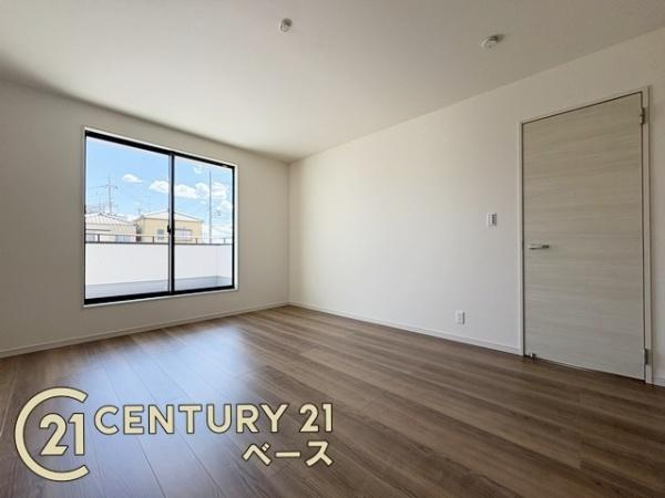 リーブルガーデン三輪 ２号棟 ／新築一戸建の洋室|■現地撮影写真■日当たりのよい明るい雰囲気の洋室です！