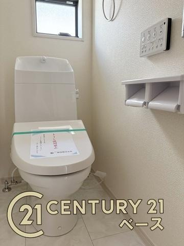 リーブルガーデン三輪 １号棟 ／新築一戸建のトイレ|■現地撮影写真■フチなし＆トルネード洗浄でお掃除も楽らく！ウォシュレット付きです！