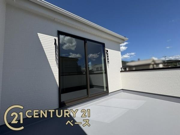 リーブルガーデン三輪 １号棟 ／新築一戸建のバルコニー|■現地撮影写真■日当たりのよい南向きバルコニー！洗濯物もよく乾きます！