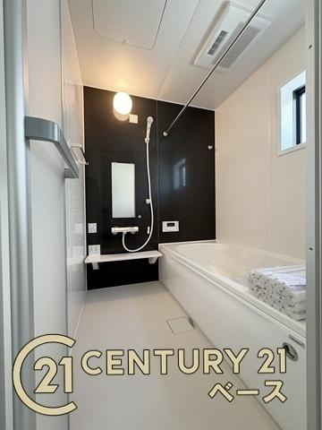 リーブルガーデン三輪 １号棟 ／新築一戸建の浴室|■現地撮影写真■床は水ハケが良く、乾きやすいのでカビの発生も軽減！嬉しい浴室乾燥機付です！