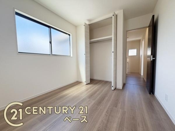 リーブルガーデン三輪 １号棟 ／新築一戸建の洋室|■現地撮影写真■日当たりのよい明るい雰囲気の洋室です！