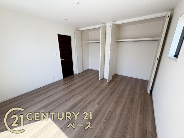 リーブルガーデン三輪 １号棟 ／新築一戸建の収納|■現地撮影写真■冬物のコートや季節のものなどたくさんしまえる広さ！
