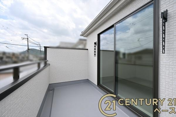 リーブルガーデン四条町 １号棟 ／新築一戸建のバルコニー|■現地撮影写真■日当たりのよい広々としたバルコニー！