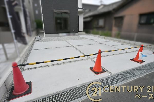 リーブルガーデン四条町 １号棟 ／新築一戸建の駐車場|■現地撮影写真■駐車スペース２台分完備！