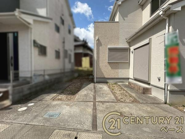 磯城郡川西町結崎　一戸建の駐車場|■現地撮影写真■駐車スペースゆったり２台分完備！