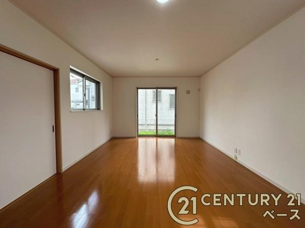 磯城郡川西町結崎　一戸建の居間・リビング|■現地撮影写真■暖かみある居心地の良い空間が広がります！