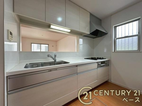 磯城郡川西町結崎　一戸建のキッチン|■現地撮影写真■広々キッチンで快適にお料理！便利な収納スペースも完備！