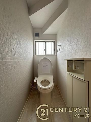 磯城郡川西町結崎　一戸建のトイレ|■現地撮影写真■１階・２階ともにトイレ本体を交換します！