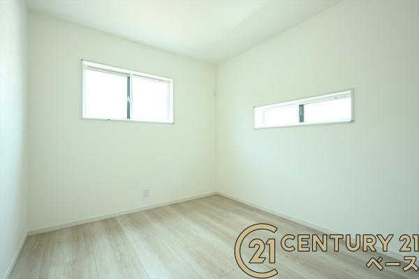 北葛城郡河合町泉台２丁目 ／新築一戸建の洋室|■現地撮影写真■陽当たり・通風良好な２面採光のお部屋です！