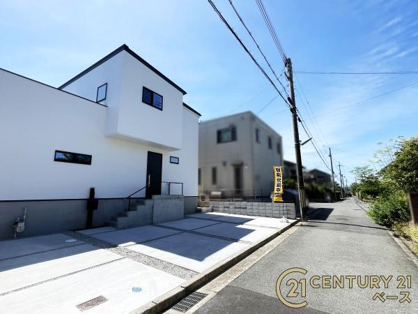 北葛城郡河合町泉台２丁目 ／新築一戸建の前面道路含む現地写真|■現地撮影写真■道路と高低差の少ないフラットな敷地です！