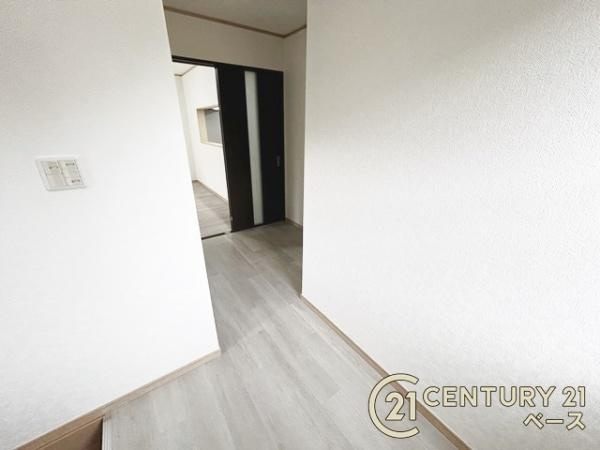 磯城郡三宅町屏風　一戸建の内装|■現地撮影写真■玄関から見た１階廊下です！