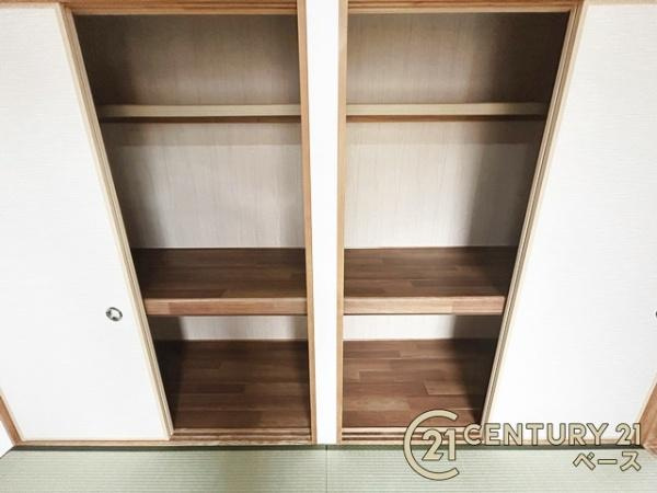 磯城郡三宅町屏風　一戸建の和室|■現地撮影写真■和室にも便利な収納スペースを完備！