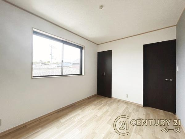 磯城郡三宅町屏風　一戸建の洋室|■現地撮影写真■日当たりのよい明るい雰囲気のリフォーム済みの洋室です！