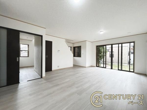 磯城郡三宅町屏風　一戸建の居間・リビング|■現地撮影写真■リフォーム済みで明るく広々リビングです！