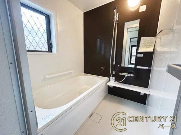 磯城郡三宅町屏風　一戸建の浴室|■現地撮影写真■ゆったり１坪サイズの浴室！足を伸ばしての入浴は疲れも癒してくれます！