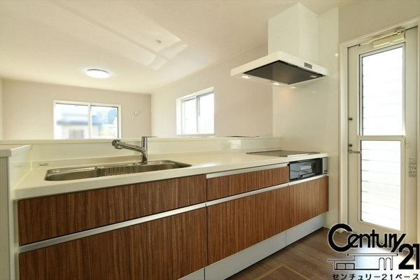 ファーストタウン東菜畑 ／新築一戸建の内観：施工例|■静音シンク、人工大理石天板のシステムキッチンは浄水機能付です！■