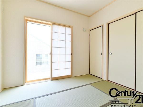 ファーストタウン五条西 ２号棟 ／新築一戸建の内観：施工例|■ほっこり落ち着ける和室！客間としてもご利用いただけます！■