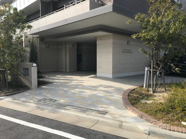 ミッドシティコート竜美丘のエントランス