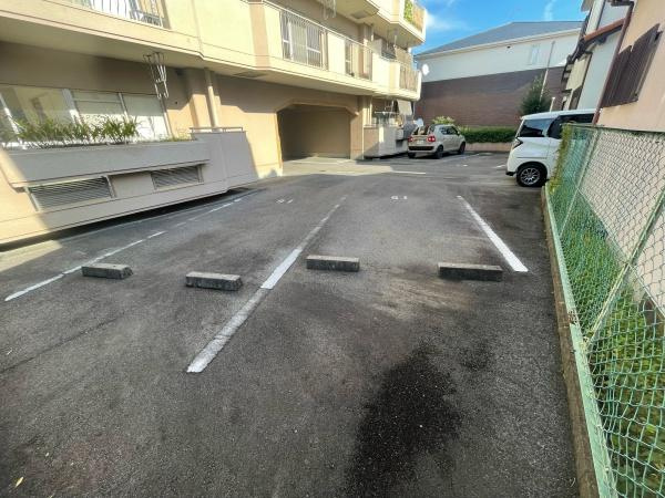 サンシティ羽根の駐車場|敷地内駐車場です。