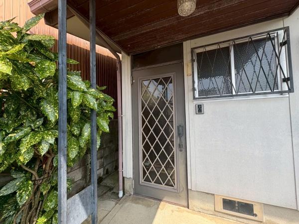 和歌山市布施屋　中古戸建の玄関