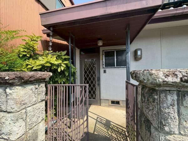 和歌山市布施屋　中古戸建の玄関