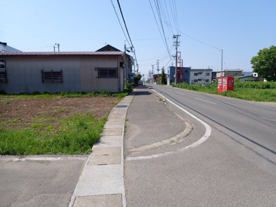 【前面道路含む現地写真】 | 黒石市住吉町　土地 角地