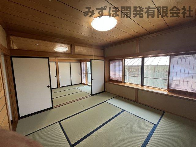 村山市大字大久保甲51番地の和室|畳を表替えし、落ち着いた雰囲気です。照明器具も交換しています。