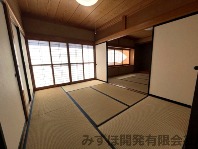 村山市大字大久保甲51番地の和室|障子を閉めると違った印象の和室です。