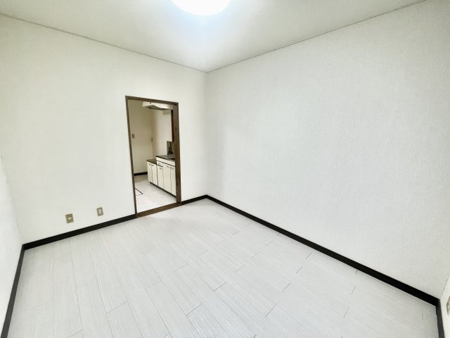 モンパレス新潟三条第6-1号館の居間・リビング|使いやすいリビングです