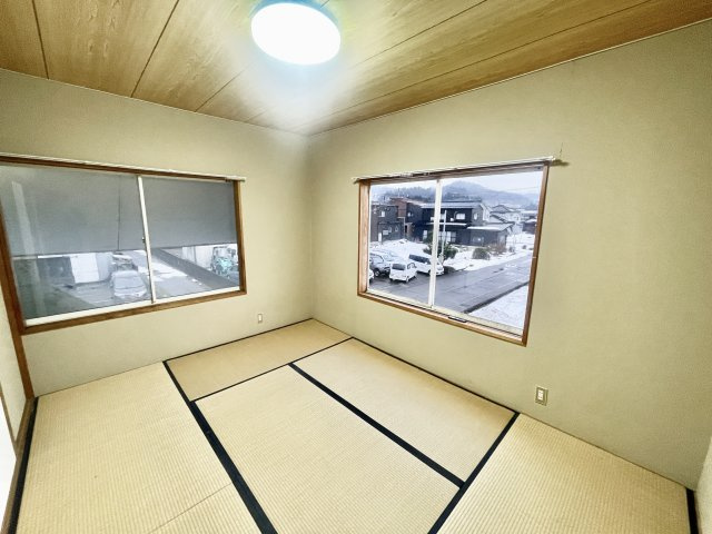 モンパレス新潟三条第6-1号館の和室|柔らかい畳が心地よい和室