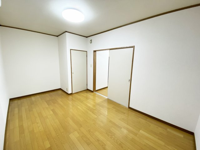 コーポラス光の居間・リビング|使いやすいリビングです