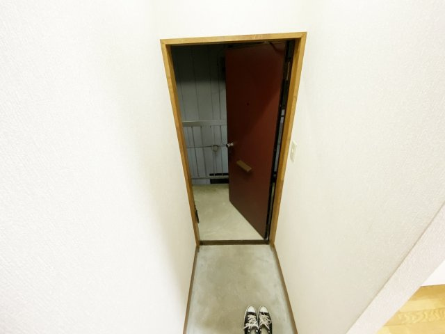 コーポラス光の玄関|収納もある玄関です