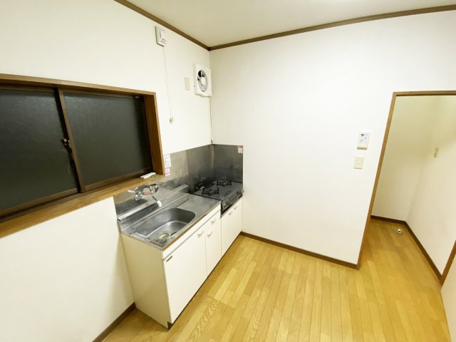 コーポラス光のキッチン|コンパクトなキッチンで掃除もラクラク