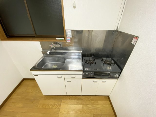 コーポラス光のキッチン|コンパクトなキッチンで掃除もラクラク