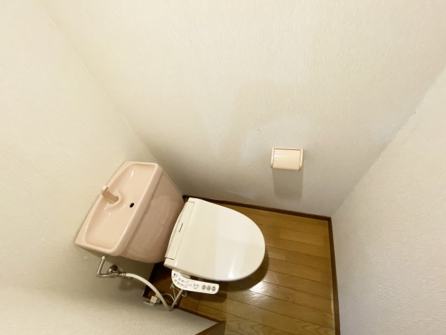 コーポラス光のトイレ|落ち着いた色調のトイレです