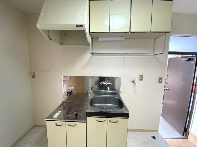 南風弐番館のキッチン|コンパクトなキッチンで掃除もラクラク